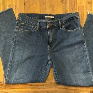 Women’s Levi’s slimming skinny jeans, size 32
